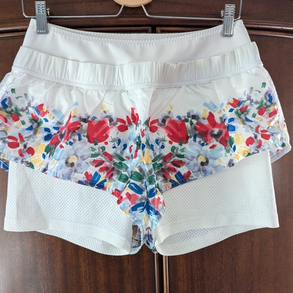 Adidas White Floral Women's Athletic Shorts. Medium Like New! Sezane - Picture 2 of 5